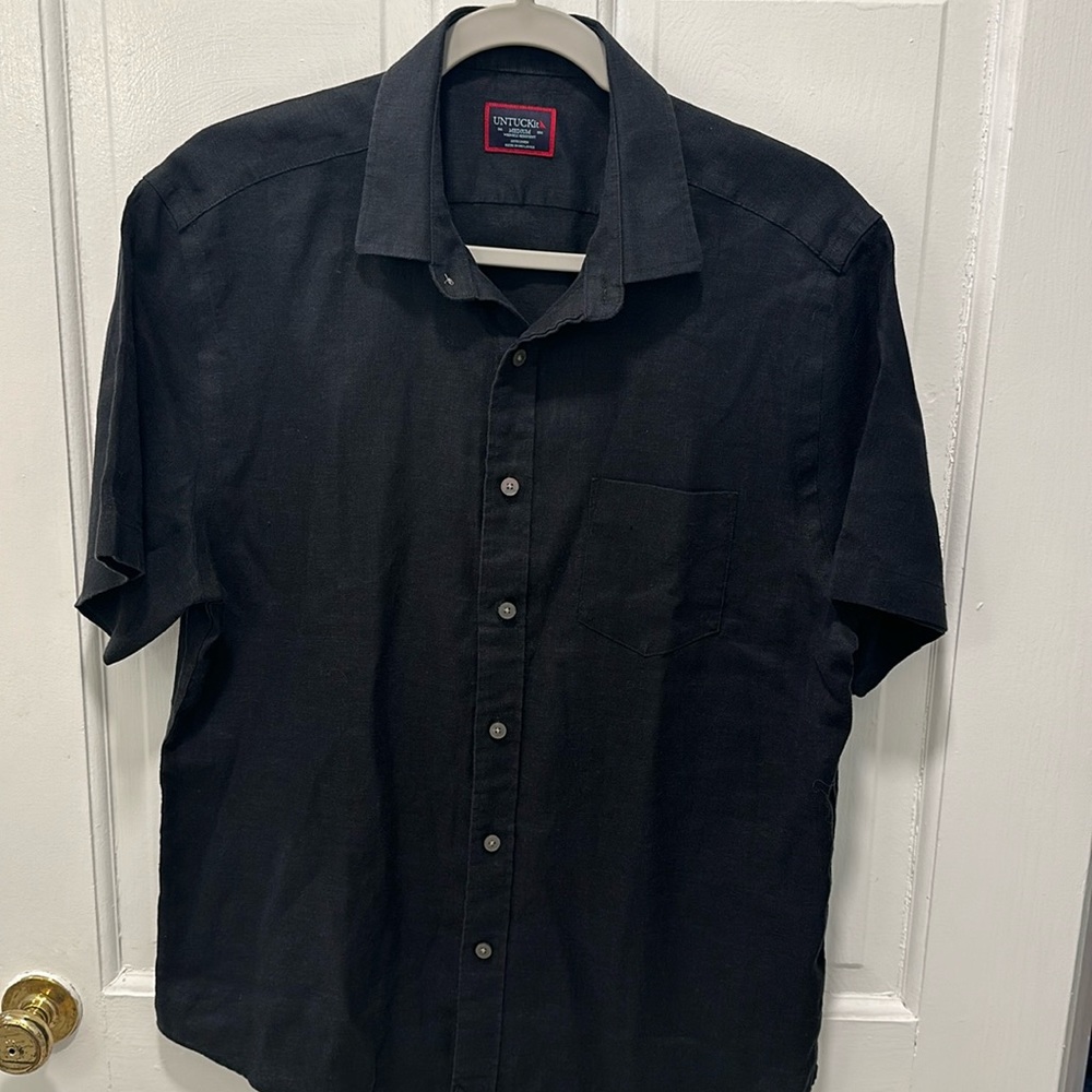 Men’s Untuckit Black Linen shirt. Size M NWOT